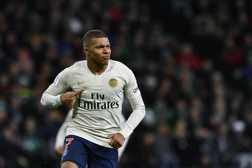 霍思燕回应爱犬夺冠：很骄傲在国际舞台展示中国犬的独特魅力